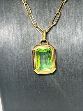 Green emerald Pendant Necklace Like New